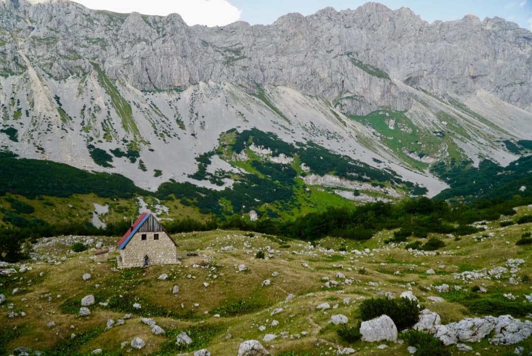 23-Planinarski-Dom-Mountain-Hut.jpg
