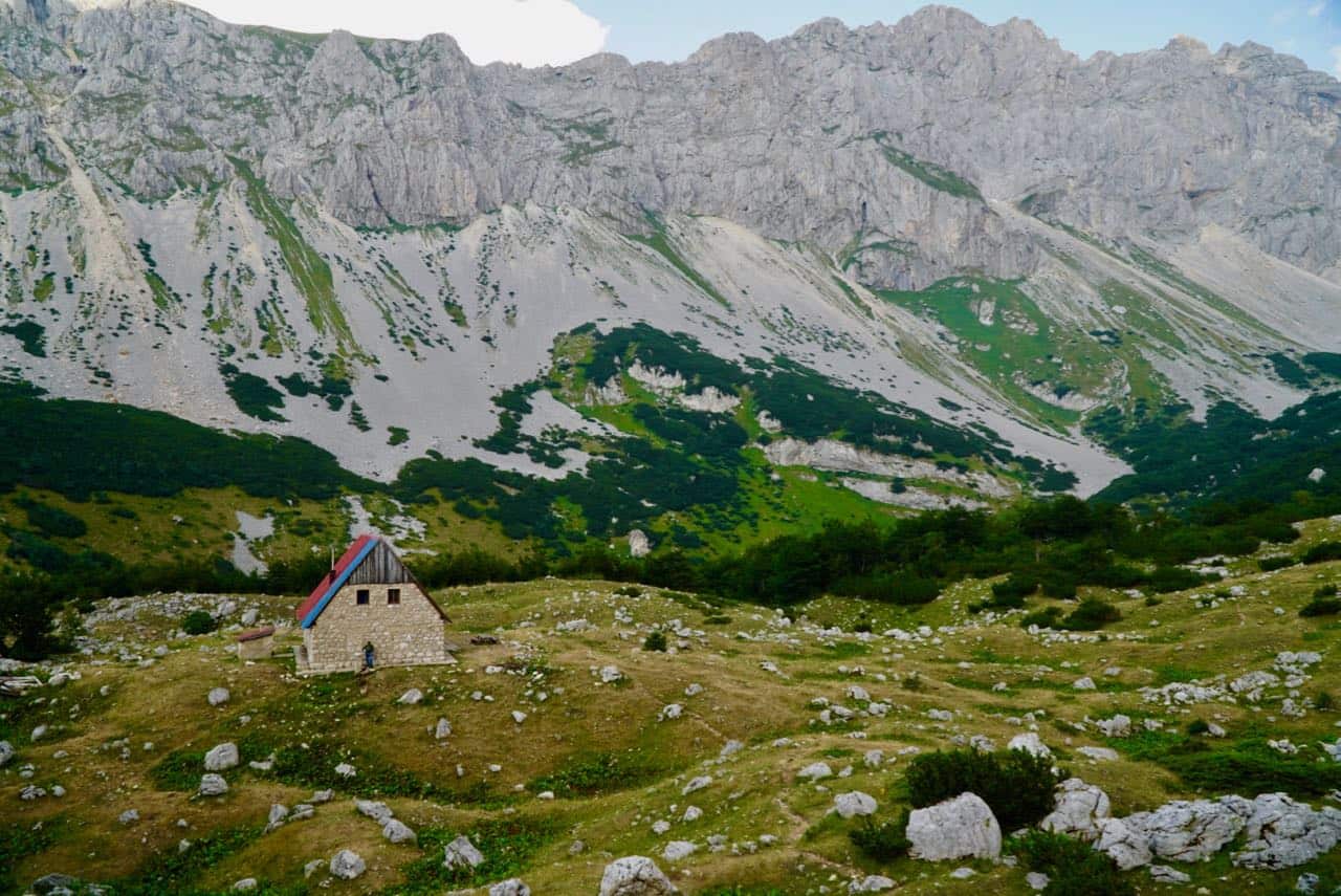 Planinarski-Dom-Mountain-Hut.jpg